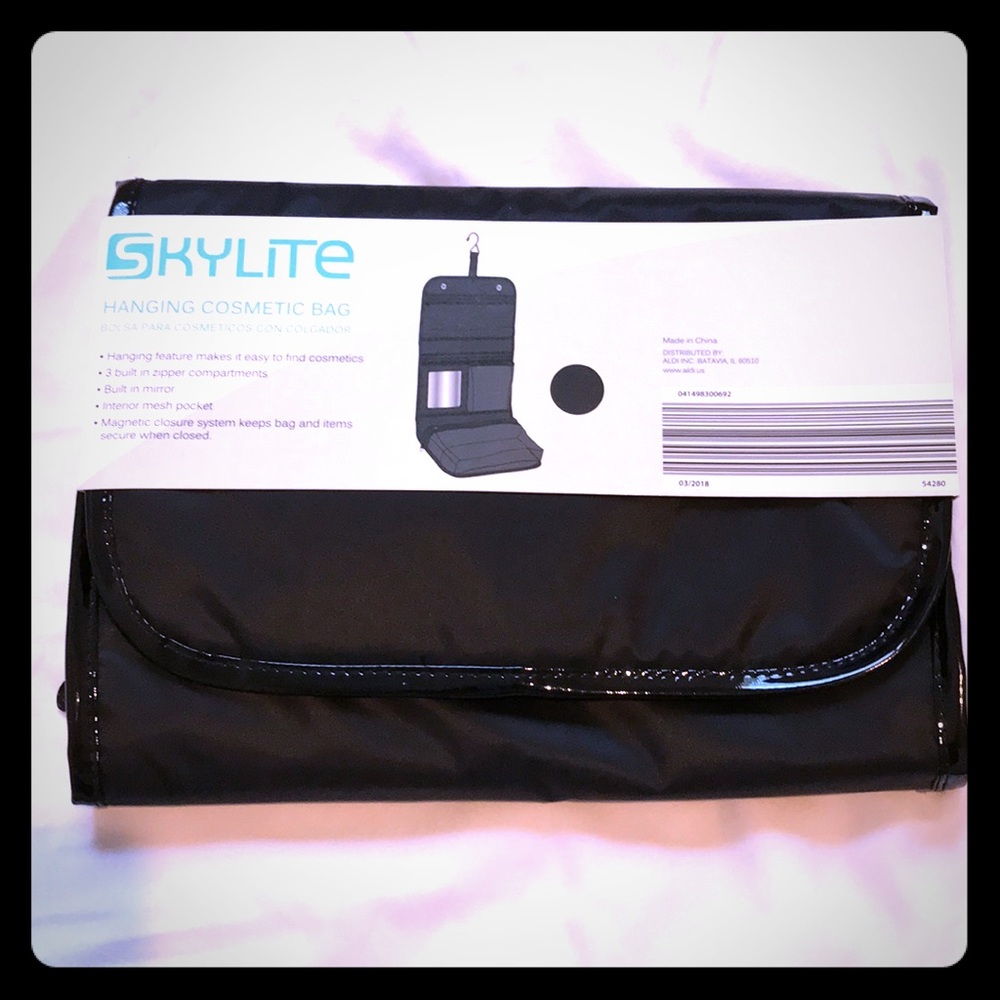 Hanging cosmetic bag